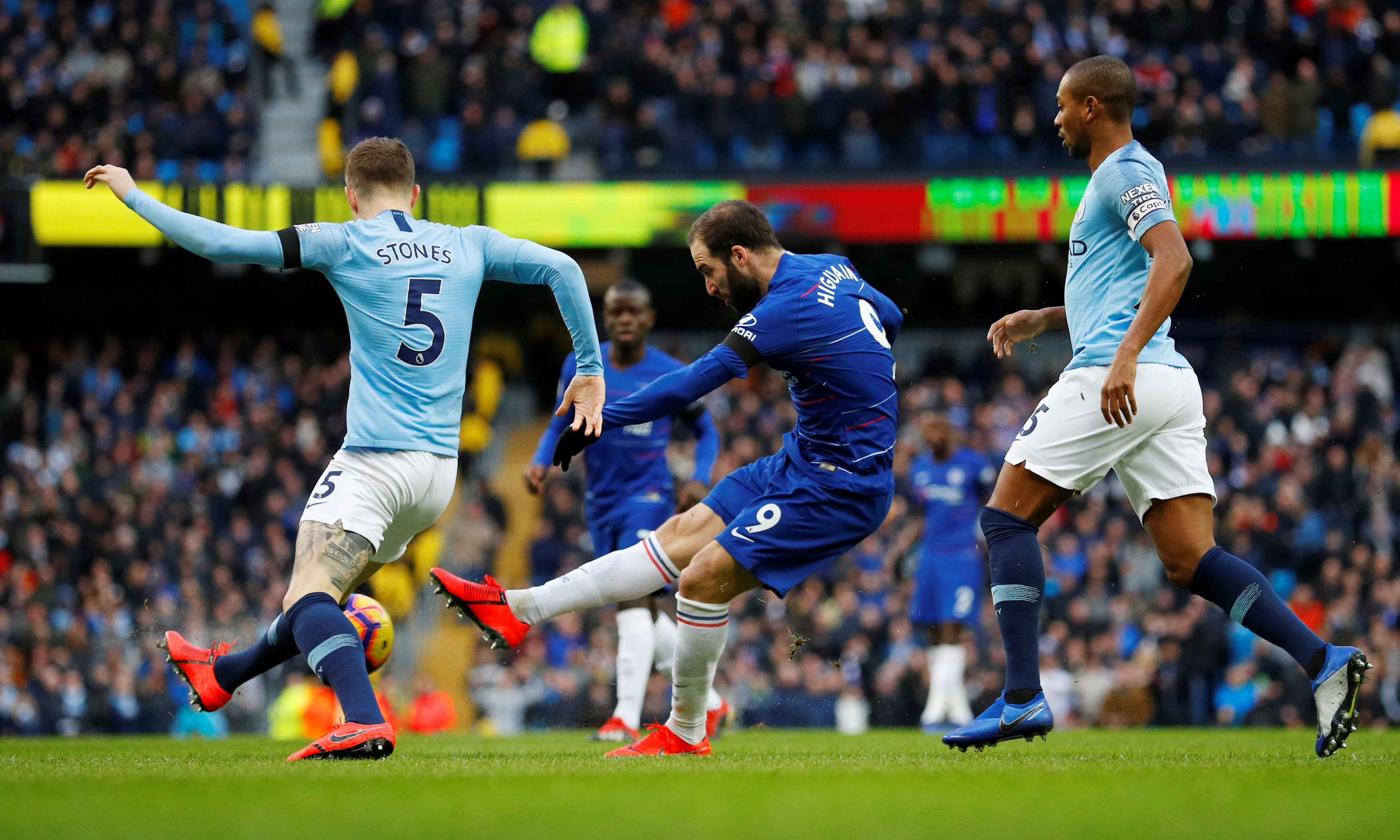 穆帅：本菲卡占绝对优势，但这场比赛连20分钟有效时间都没（穆帅：本菲卡占优，但全场有效比赛时间不足20分钟）