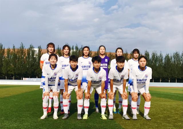 穆帅：葡萄牙体育有一人随便犯规都没事，我们仍在争冠行列（穆里尼奥：葡萄牙体育有人犯规不受罚，我们仍在冠军竞争中）