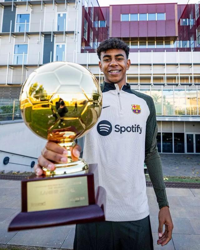 特巴斯：“像皇家马德里那样捏造这么多事情很难”（特巴斯直言：要像皇马那样大量捏造并不容易）