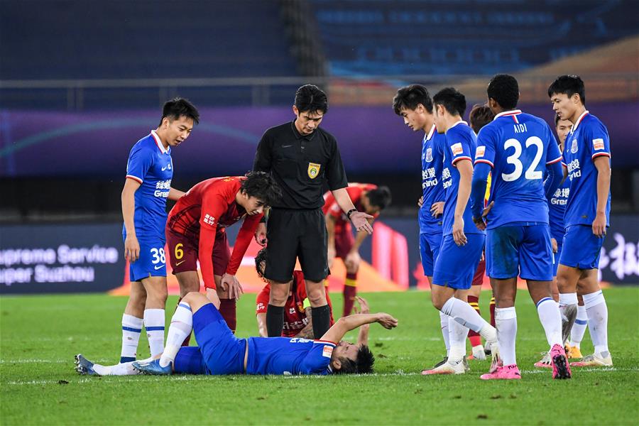 18岁中场新星卡萨斯：伤愈归来，渐入佳境（18岁中场新星卡萨斯伤愈复出，状态日渐回暖）