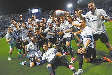 五人制足球速度与配合技巧解析（五人制足球：速度与团队配合的实战要点）