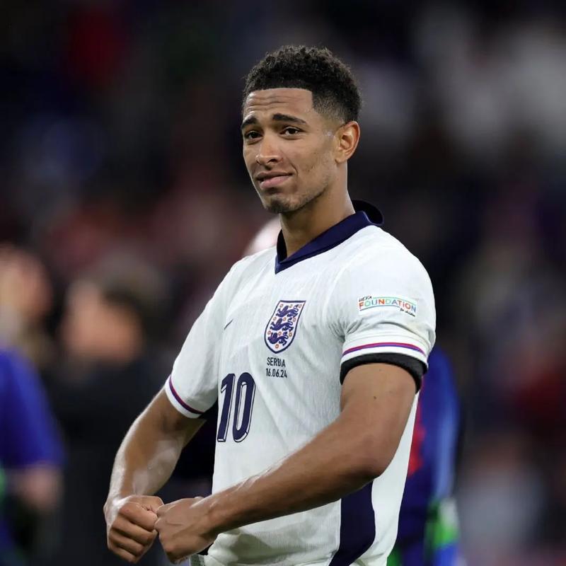 跟队记者：萨56可能续约至2029年，今夏他曾被标价3000万欧元（队记者称萨56或续约至2029年，今夏标价曾达3000万欧元）