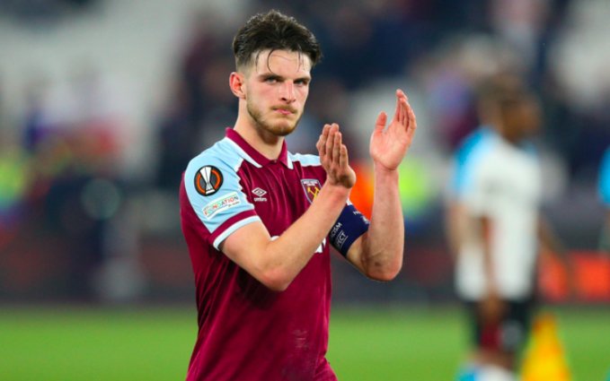 顶流对决！年终大战八强出炉：C罗PK安东尼、姆巴佩vs梅西（八强出炉！年终巅峰之战：C罗迎战安东尼，姆巴佩对垒梅西）