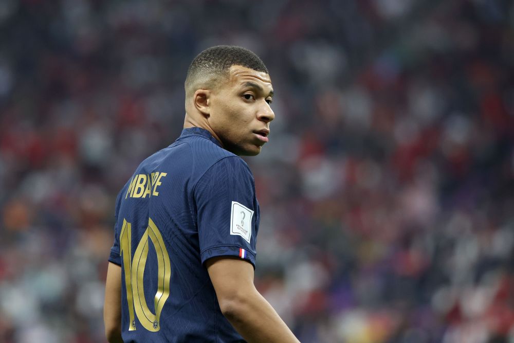 英超半场：泰特、威尔逊破门，维卡里奥送空门，热刺2-0富勒姆（英超半场战报：泰特、威尔逊进球，维卡里奥失误送空门，热刺2-0领先富勒姆）