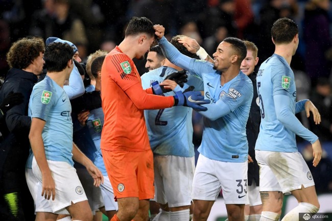 希勒等百球名宿祝贺哈兰德：仅用111场太离谱，他就是超巨（希勒等百球传奇齐贺哈兰德：111战破百太不可思议，他已是超级巨星）