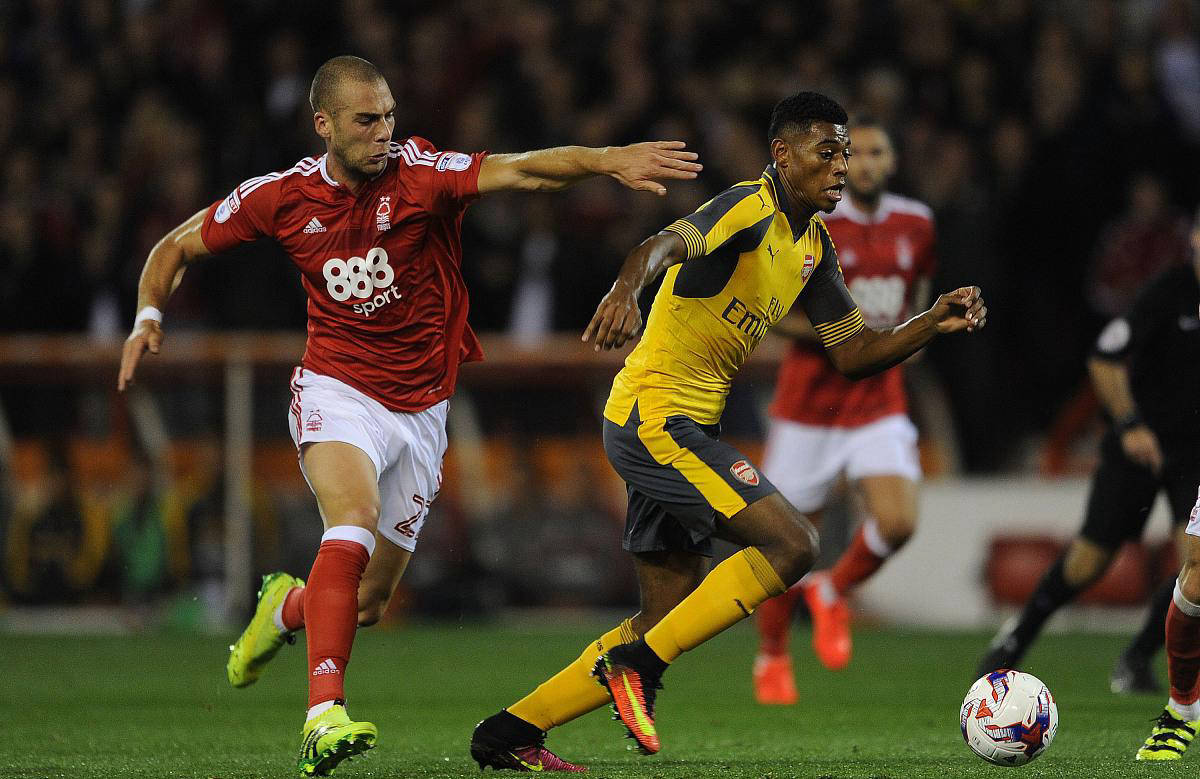 湖人浓眉哥篮下统治力助球队获胜（浓眉禁区制霸，助湖人取胜）